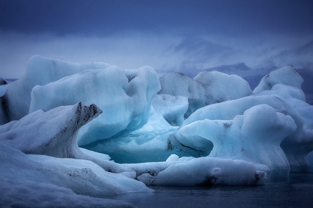 Jökulsárlón glacier lagoon in blue hour